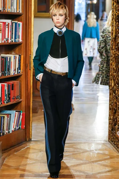 Look 23